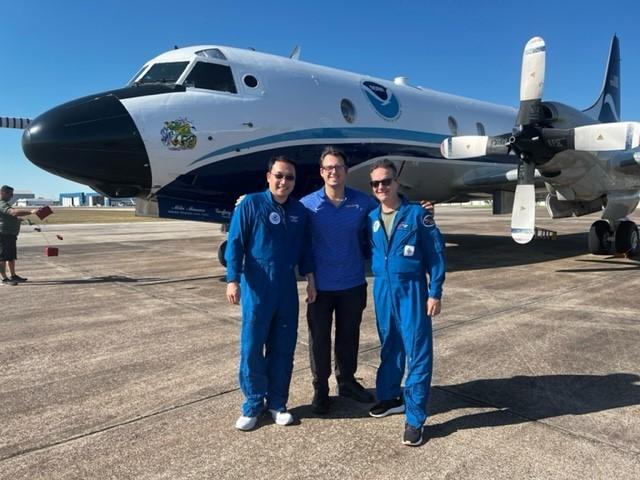 NOAA Drops An Area-I Altius 600 Drone Into The Eye Of Hurricane Ian ...